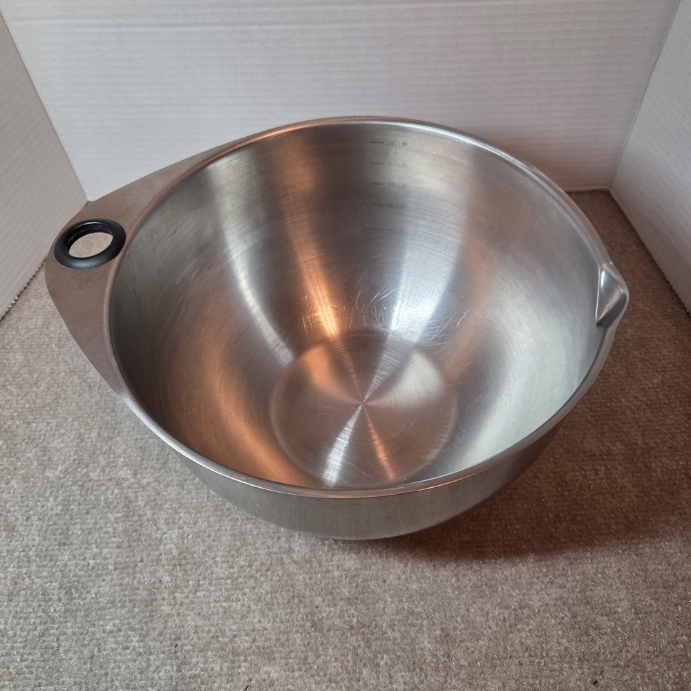 Pampered Chef Stainless Steel 6 Quart Mixing Bowl 24 Cup Non-Skid Base 1735